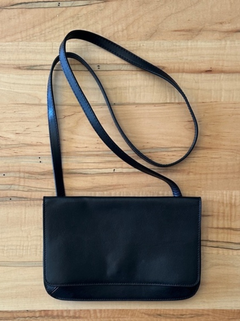 Banana Republic Black Leather Slim Crossbody Bag Flap Magnet Close Adjustable
